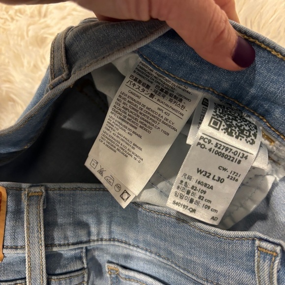 Levi’s 720 High Rise Super Skinny Distressed Raw Hem Light Wash Jeans Size 32 - Picture 7 of 12